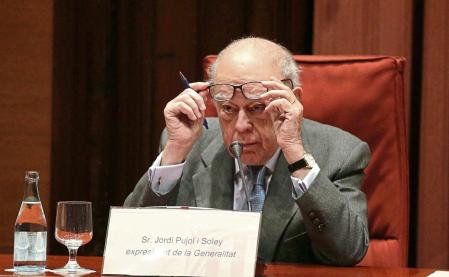 Foto Pedro MadueÃ±o- Comparecencia de Pujol en el Parlament- Barcelona-23-2-2015 BARCELONA, 23/02/2015.- El expresidente de la Generalitat Jordi Pujol, durante su comparecencia ante la comisión de investigación del Parlament sobre el fraude fiscal, en la que también comparecen hoy su esposa, Marta Ferrussola, y su hijo mayor, Jordi Pujol Ferrussola, que deben dar explicaciones por su fortuna oculta durante 30 años en Andorra