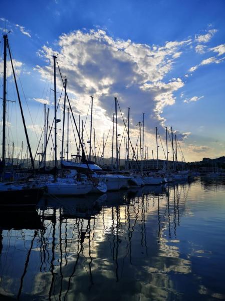 Reflejos en el puerto de Mataró.