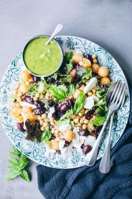 Ensalada de melón, mozzarella y garbanzos