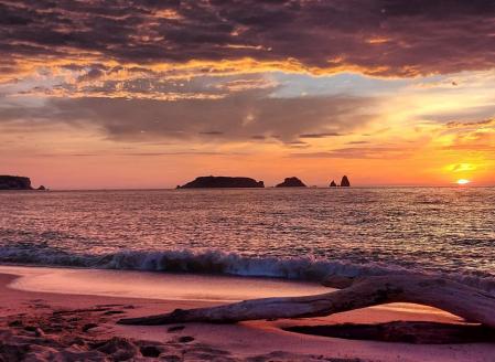 El abanico de colores del amanecer en la Gola del Ter.