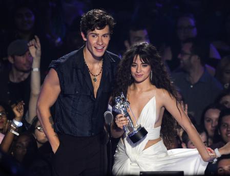 Shawn Mendes y Camila Cabello en los Music Awards 2019