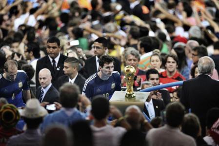 Messi mira la Copa del mundo tras perder la final del Mundial 2014.