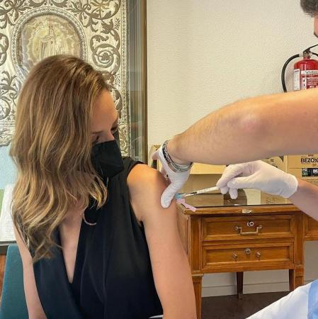 Eva González reivindica el papel de las vacunas para superar la pandemia: 