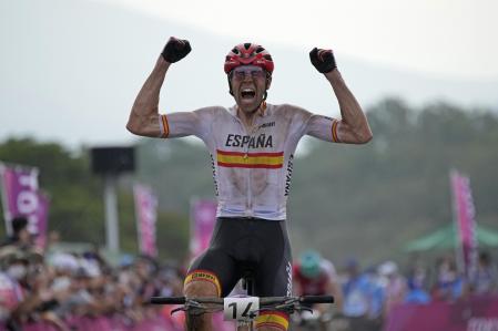 David Valero celebra con rabia su bronce en mountain bike