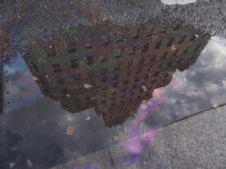 Reflejos del Edificio Telefónica de Madrid.