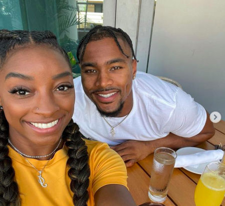 Simone Biles junto a su novio, Jonathan Owens.