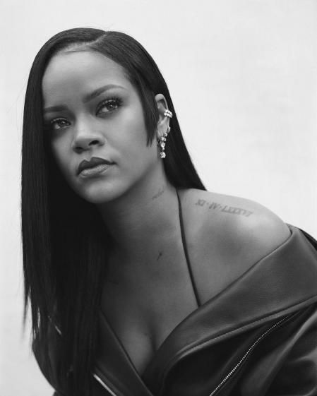 Rihanna en la campaña promocional de su primer perfume Fenty Parfum