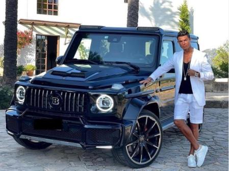 Cristiano Ronaldo posa con el exclusivo Brabus que le regaló su novia Georgina Rodríguez&nbsp;
