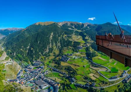 Vistas espectaculares desde el mirador Roc del Quer en Andorra