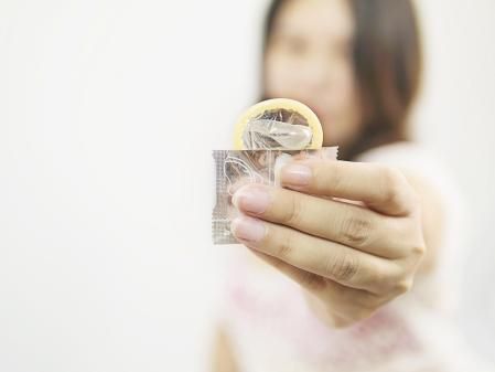 Con el uso del preservativo evitarás prácticamente por completo la transmisión de enfermedades sexuales