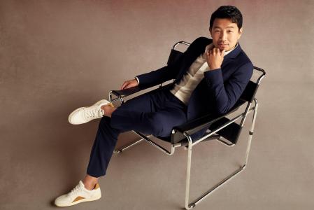 Simu Liu interpreta Shang-Chi y la leyenda de los diez anillos, del Universo Marvel