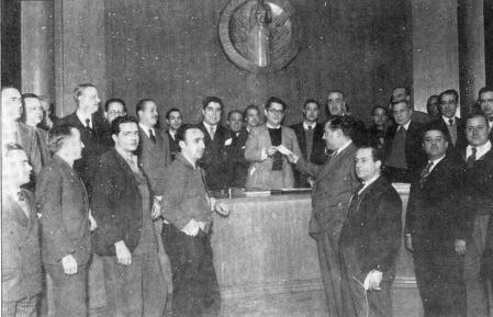 Andreu Nin (en el centro, con gafas) como conseller de Justicia de la Generalitat a finales de 1936
