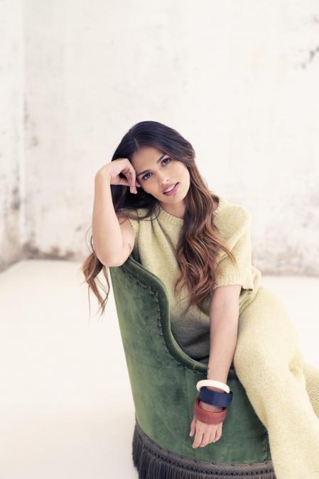 Jersey y pantalón de AMT, marca sostenible de producción europea, y pulseras rígidas de SUR/SAC impresas en 3D