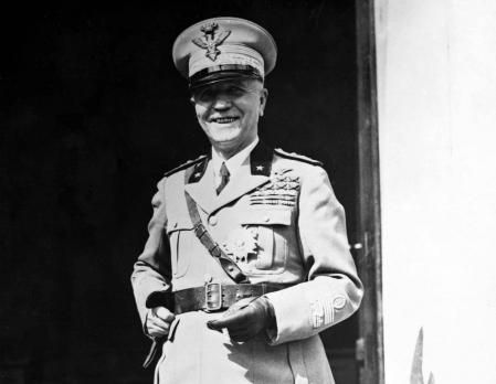 Pietro Badoglio como jefe de las fuerzas italianas en una foto de 1940