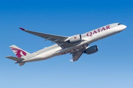 Un avion de Qatar Airways en pleno vuelo