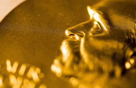 Detalle de la medalla que se entrega, junto a un diploma y un premio económico, a cada laureado de los Premios Nobel