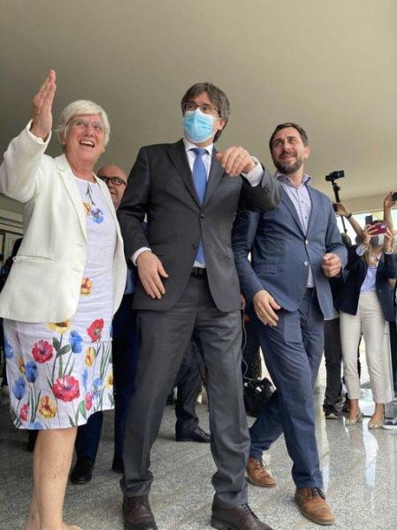 Ponsatí, Puigdemont y Comín, este lunes en Sassari