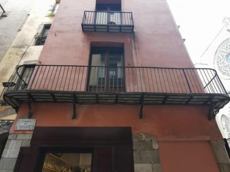 Edificio de la calle de la Anisadeta de Barcelona.