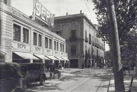 El Palacio con los almacenes SEPU.