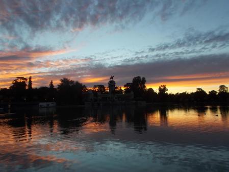Amanecer en el parque de El Retiro.