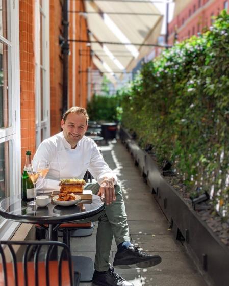 Daniel Humm, reconocido chef suizo estuvo al frente del restaurante del Hotel Claridge's desde su apertura en el 2019