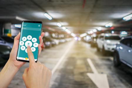 Los aparcamientos tienen que disponer de un punto de recarga por cada 40 plazas&nbsp;