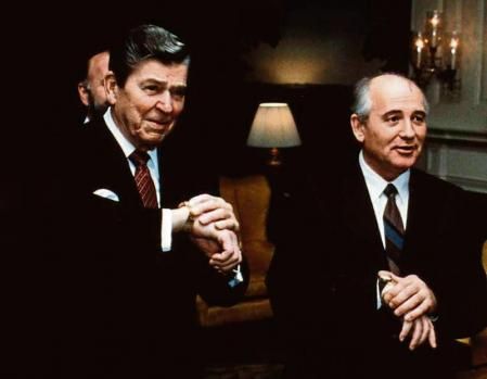 Ronald Reagan, the 40th President of the United States, and Soviet leader Mikhail Gorbachev (right) synchronize their watches. (Photo by MPI/Getty Images)