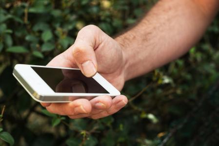 móvil cargar desde el suelo