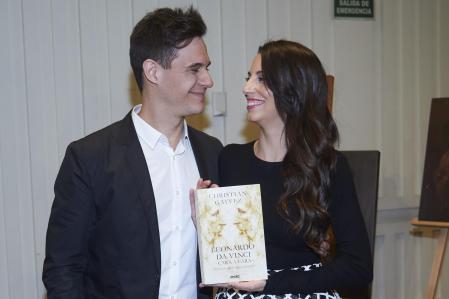 El presentador Christian Gálvez y Almudena Cid durante la presentación del libro 'Leonardo da Vinci, cara a cara' en 2017