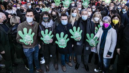 Pere Aragonés encabeza la manifestación en Barcelona para reivindicar la escuela en catalán.