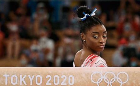 -- AFP PICTURES OF THE YEAR 2021 -- USA's Simone Biles gets ready to compete in the artistic gymnastics women's balance beam final of the Tokyo 2020 Olympic Games at Ariake Gymnastics Centre in Tokyo on August 3, 2021. (Photo by Lionel BONAVENTURE / AFP) / AFP PICTURES OF THE YEAR 2021