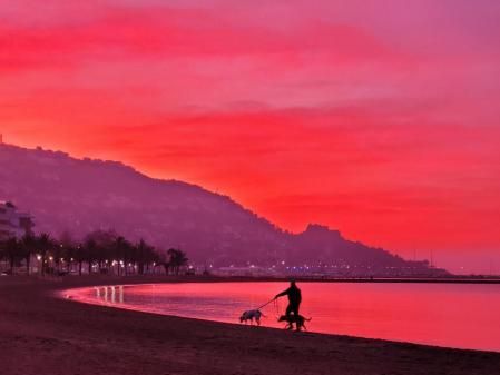 Rojo amanecer en Roses.