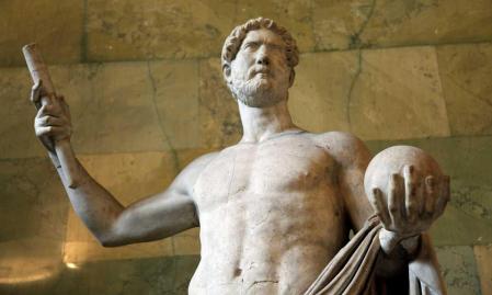 Estatua del emperador Adriano del siglo II conservada en el Hermitage de San Petersburgo