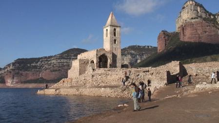 El pantano de Sau con la sequía de 2008.