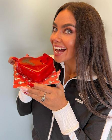 Cristina Pedroche no pudo resistirse al dulce regalo de su marido.