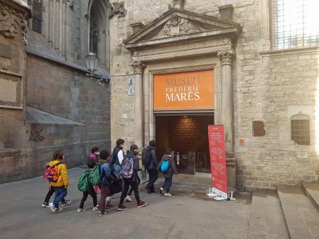 Entrada principal del Museu Marès, en la plaza Sant Iu