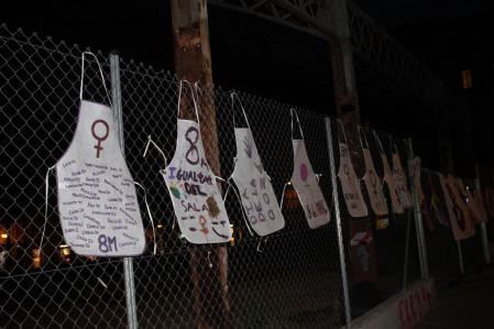 Delantales reivindicativos del 8M en Barcelona.