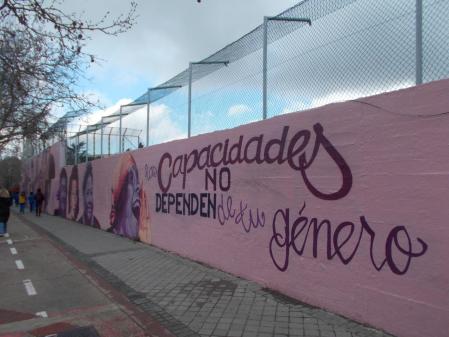 Muro de la mujer en un polideportivo de Madrid.