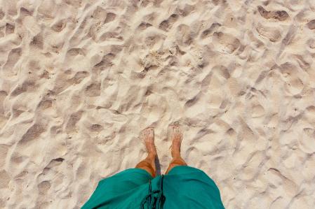 En los pies siempre arena fina