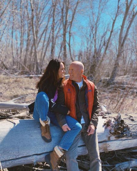 Bruce Willis y Emma Heming, muy relajados en la montaña