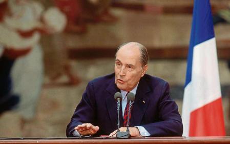 French president Francois Mitterrand during a press conference on the Persian Gulf crisis. (Photo by Antoine GYORI/Sygma via Getty Images)