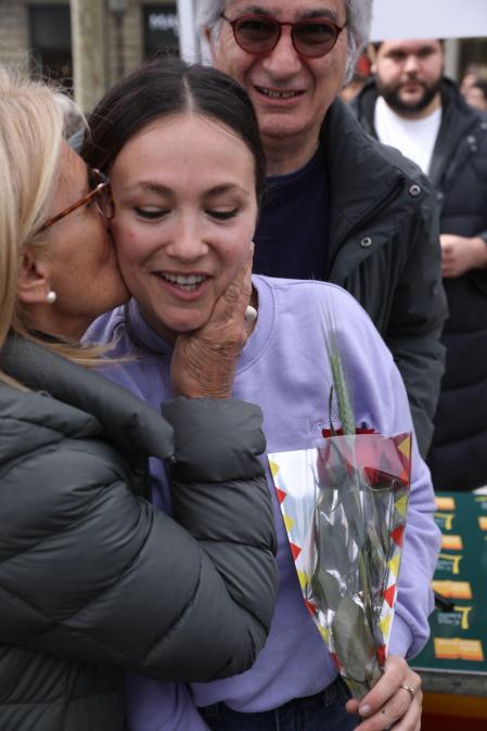 Rigoberta Bandini junto a su madre en su primer Sant Jordi