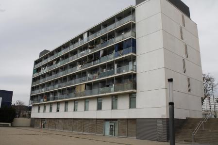 Promoción social del Cogull en el barrio de Pla d'en Boet de Mataró con pisos ocupados