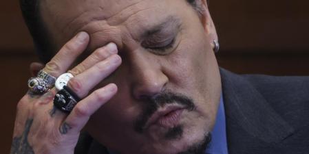 Fairfax (United States), 25/05/2022.- Actor Johnny Depp reacts as he testifies in the courtroom during the Depp v Heard defamation trial at the Fairfax County Circuit Courthouse in Fairfax, Virginia, USA, 25 May 2022. Johnny Depp's 50 million US dollar defamation lawsuit against Amber Heard started on 10 April. (Estados Unidos) EFE/EPA/EVELYN HOCKSTEIN / POOL