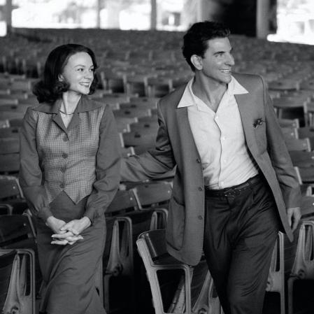 Bradley Cooper y Carey Mulligan en 'Maestro'