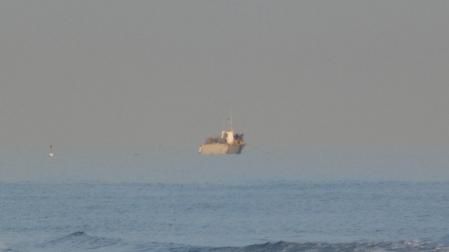 Efecto barco volador a causa de la Fata Morgana.