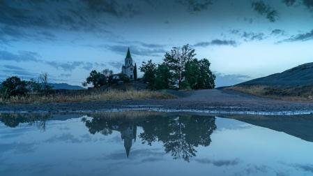 Amanecer tras una noche de lluvia en Manlleu.