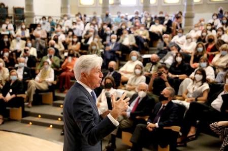 foto XAVIER CERVERA 08/07/2022 Acto de despedida del médico Antonio M. de Lacy Fortuny, jefe de Cirugía Gastrointestinal del hospital Clínic (y especialista en 4G) ,Barcelona, en el paraninf (de la facultad d medicina)