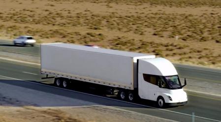 El nuevo camión Semi ya circula en periodo de pruebas cerca de la factoría donde se produce&nbsp;