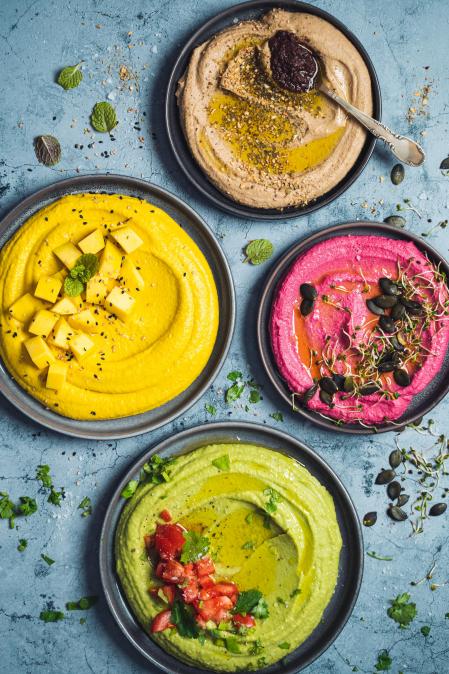 Varios hummus del libro 'Mucho más que hummus' de Manel García y Hanna Buschmann